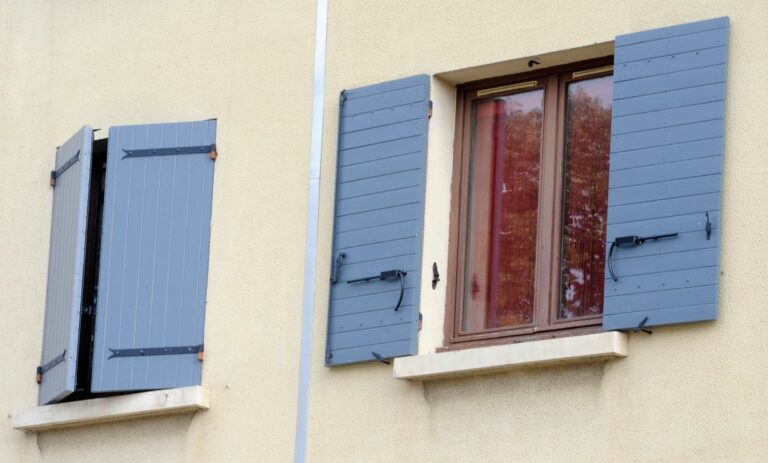 volets battants bois couleur