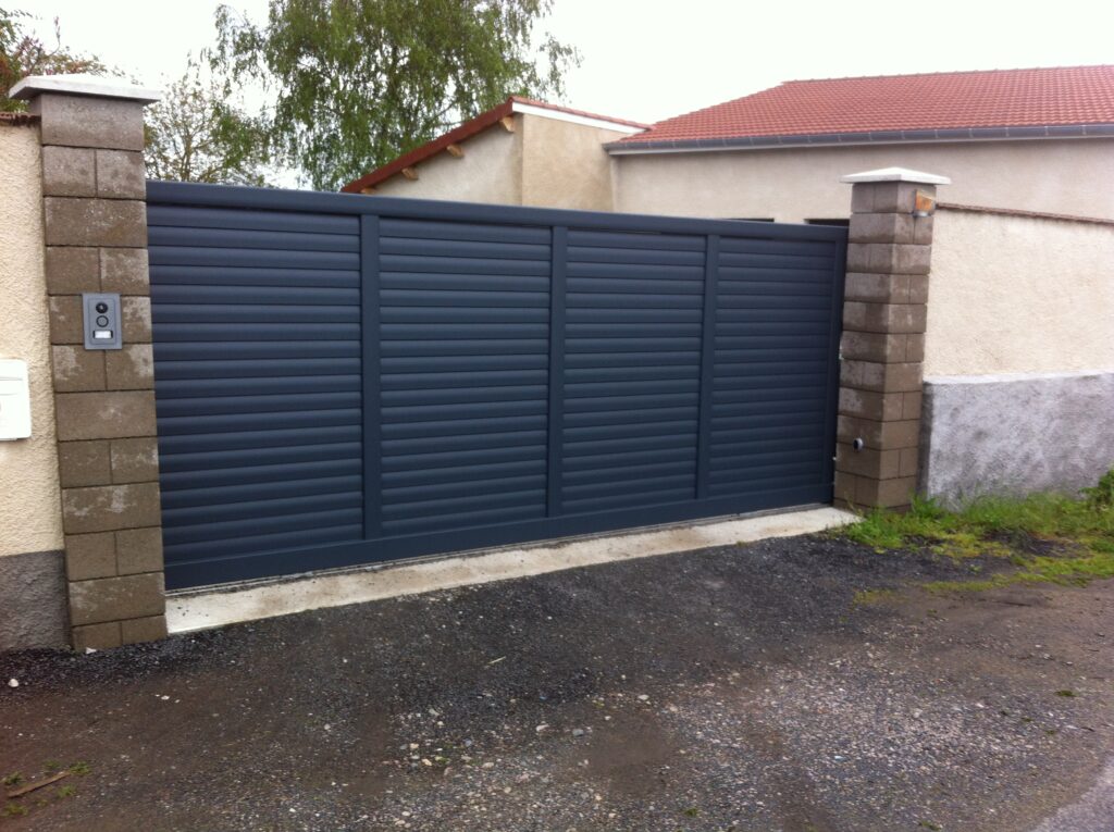 Portail coulissant aluminium