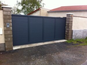 Portail coulissant aluminium